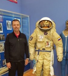 Стойчо Младенов „изстреля“ космически кораб