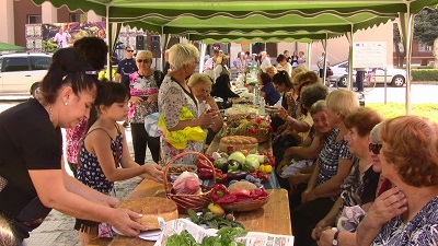 Благотворителност за хора в нужда на фестивала на селската кухня в Раковски