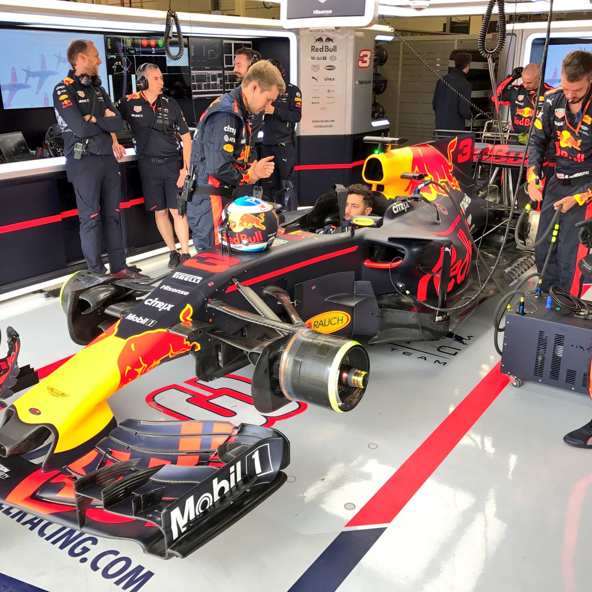 „Рено“ изоставя „Ред Бул“