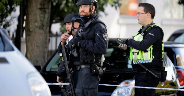 Лондонската полиция разглежда експлозията в метрото като терористичен акт