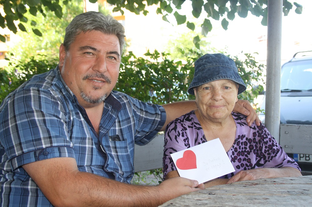 Жители на Раковски събраха 1000 лева, дариха ги за лечение на болни съграждани