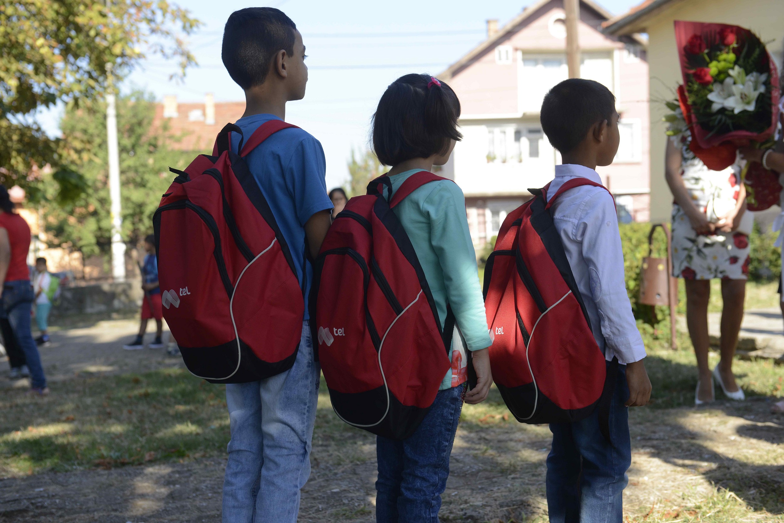 Мтел изпрати 261 българчета от приемни семейства на училище