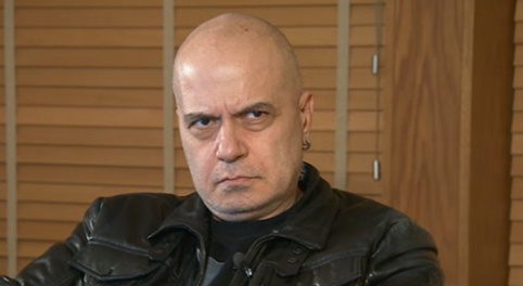 Слави Трифонов в шоу без публика: Имам договор с Би Ти Ви, интернет е по-свободно пространство