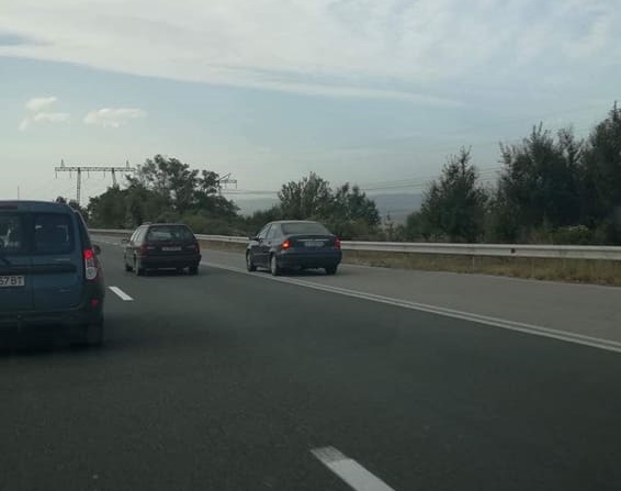 Шофьор извади пистолет след забележка за безразсъдно шофиране (СНИМКИ, ВИДЕО)