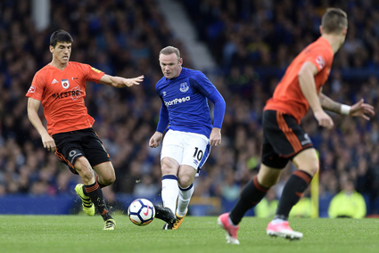 Руни става чистач, ще мие графити от сгради