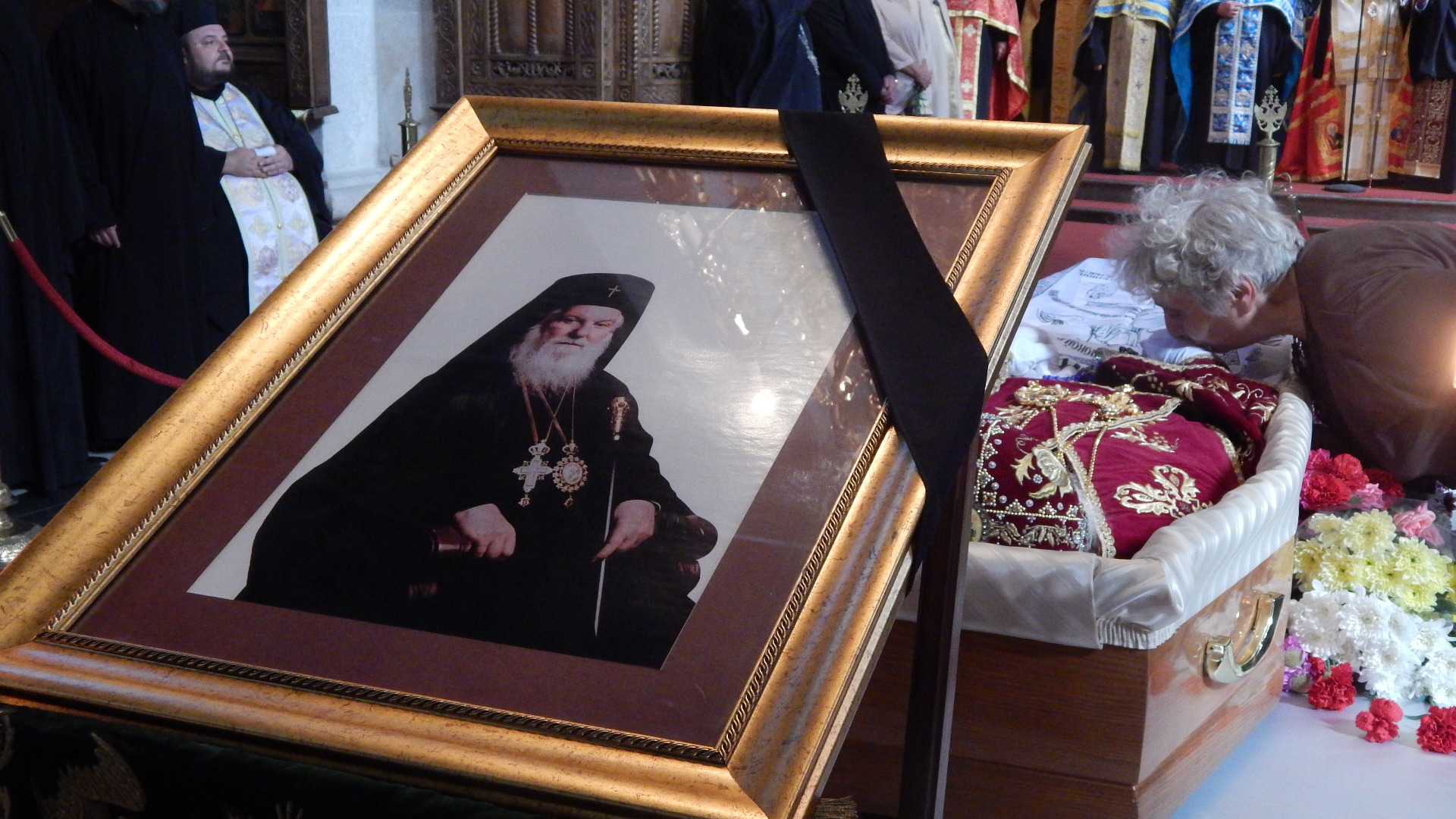 Стотици се прощават с видинския владика Дометиан