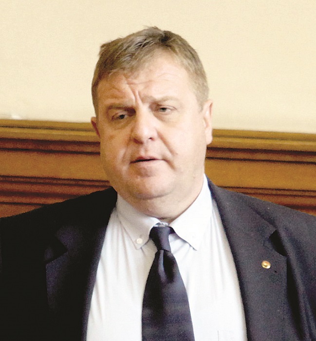 Каракачанов: 80 на 100 от авиацията ни е консервирана или неремонтирана