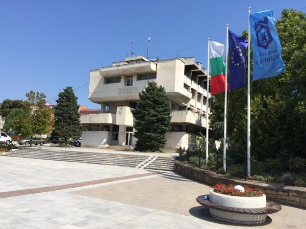 Клубовете по интереси се сдобиха с техника и апаратура, народни носии и спортни екипи