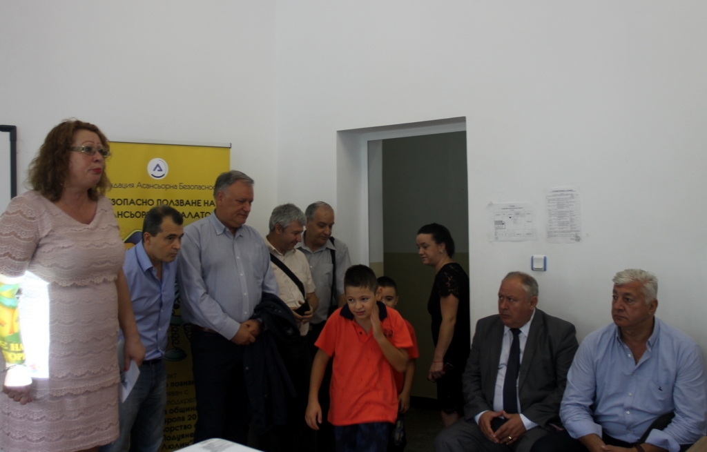 Областният управител на Пловдив се включи в открит урок по асансьорна безопасност