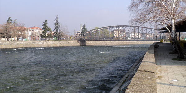 Почистиха предсрочно коритото на Въча в Кричим