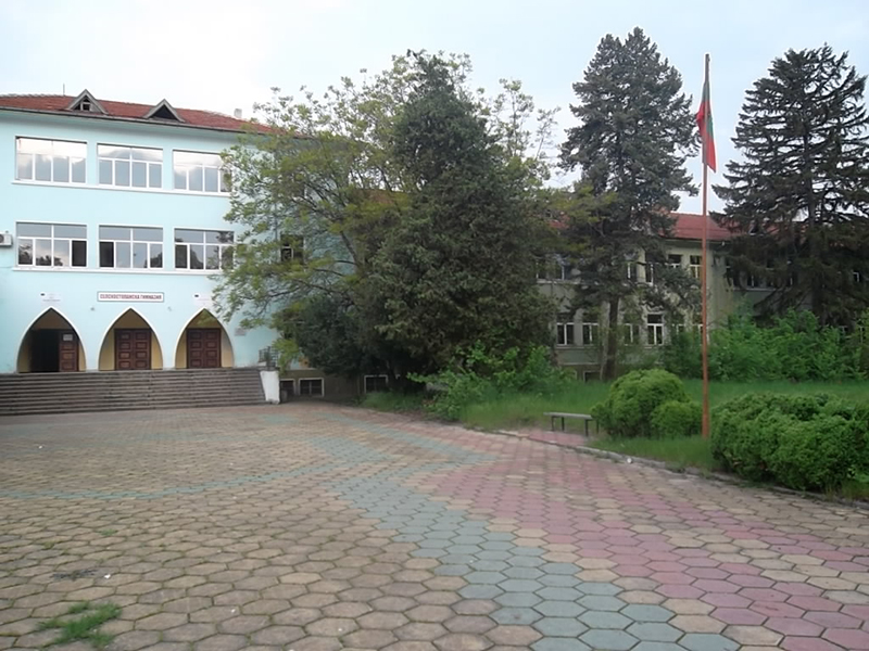 Прокуратурата иска „задържане под стража” за ученика побойник от Садово