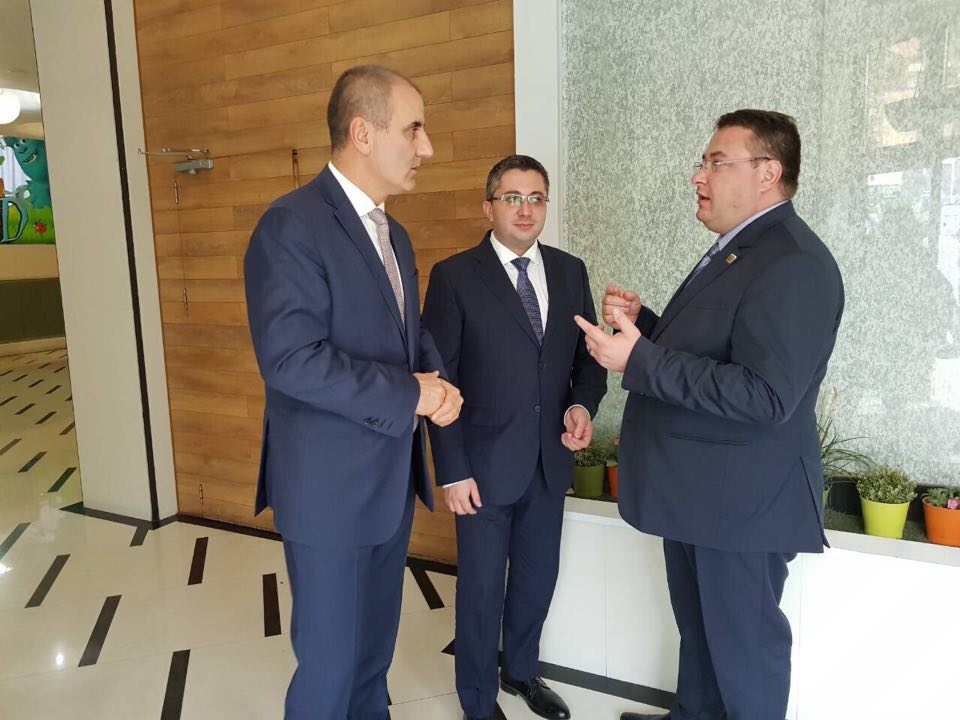 Министър Нанков лично следи подмяната на нов водопровод за 2,7 млн. лева, изграден с некачествени материали