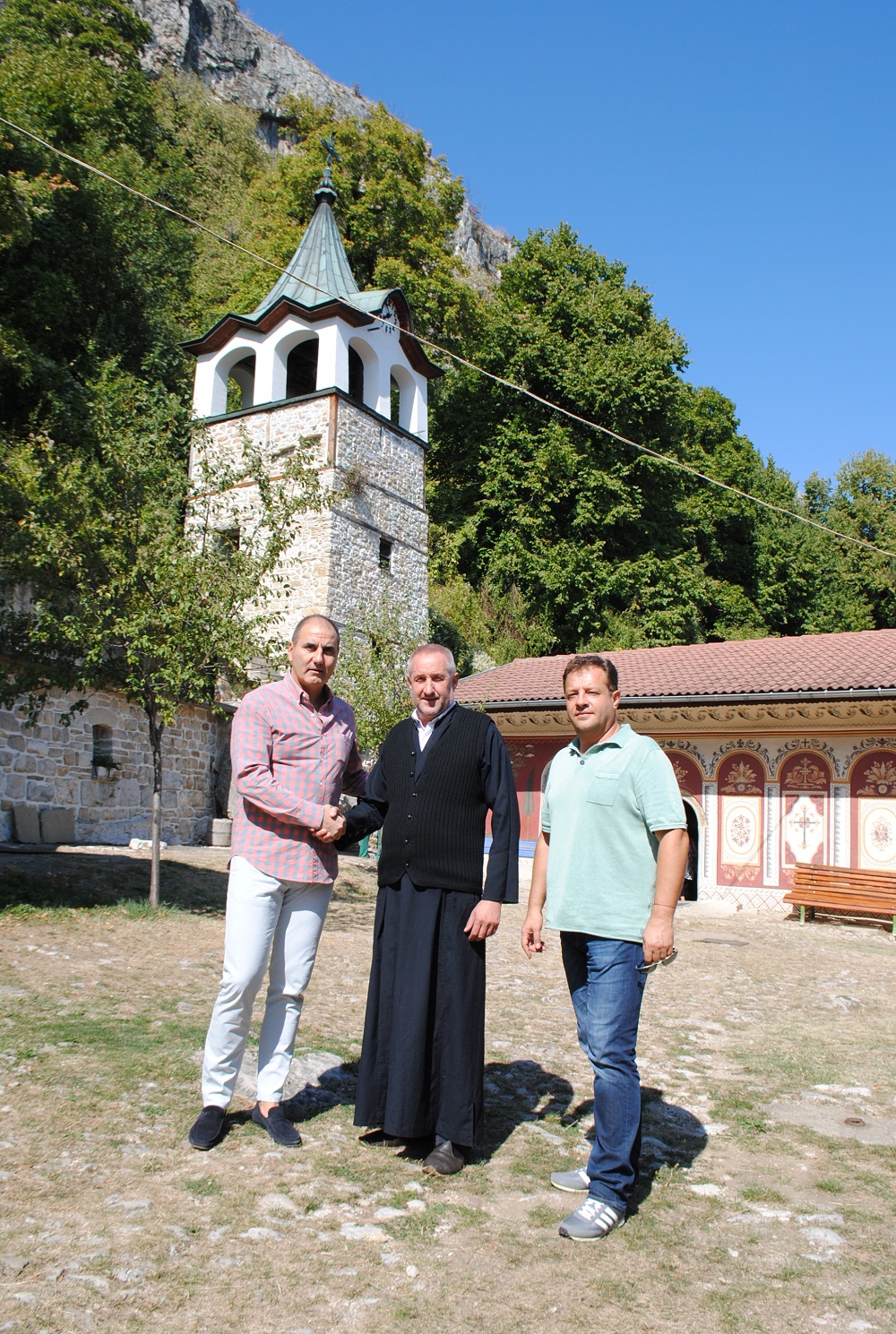 Обновен е пътят до Преображенския манастир край Търново