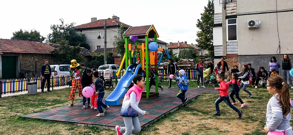 Нова детска площадка радва малчуганите в Дебелец