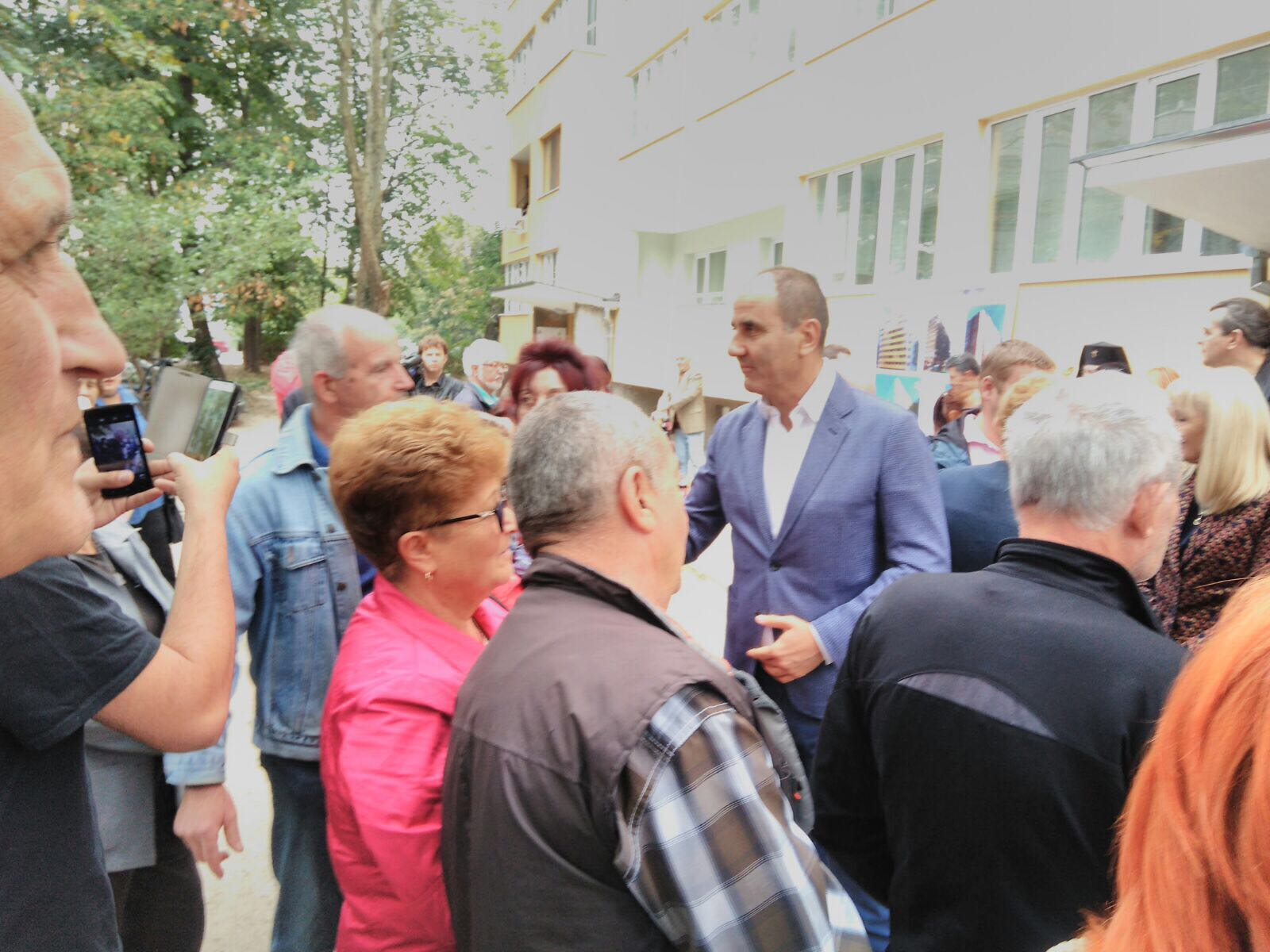 Цветан Цветанов откри саниран блок във Враца