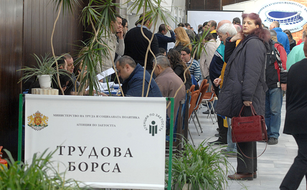 Напусналите по взаимно съгласие да получават пълно обезщетение както съкратените, предлага КТ "Подкрепа"