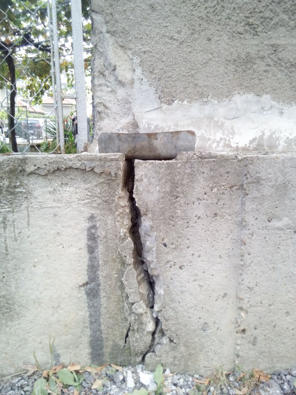 Къщи се нацепиха заради течове в Свищов (СНИМКИ)