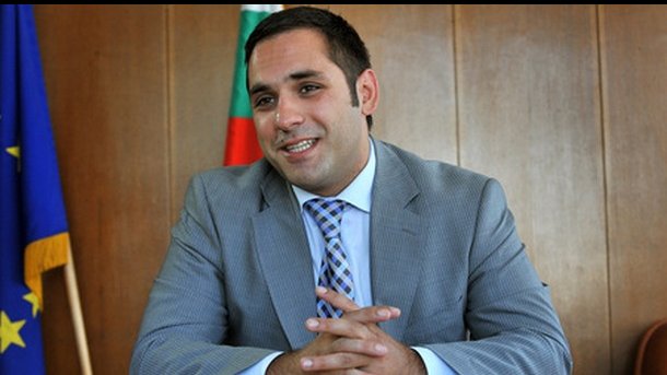 Икономическият министър: Кое е по-притеснително за "Дунарит" - държавата да влезе в него или офшорка на Цветан Василев