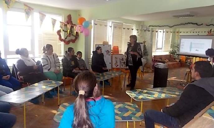 Върнаха роми родители в училище