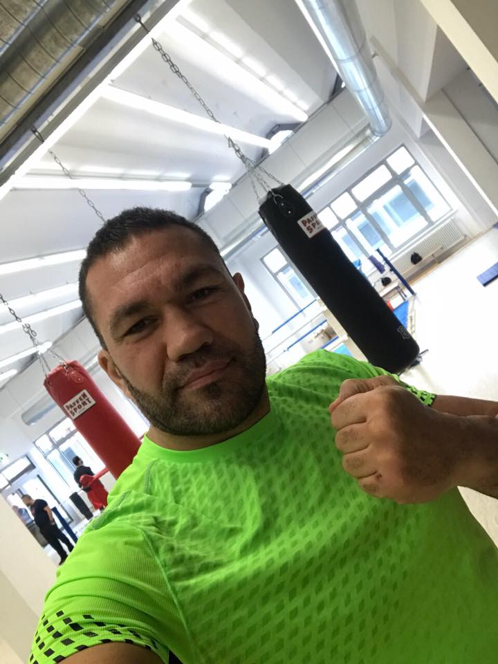 Кобрата дарява $1 млн. за сираци