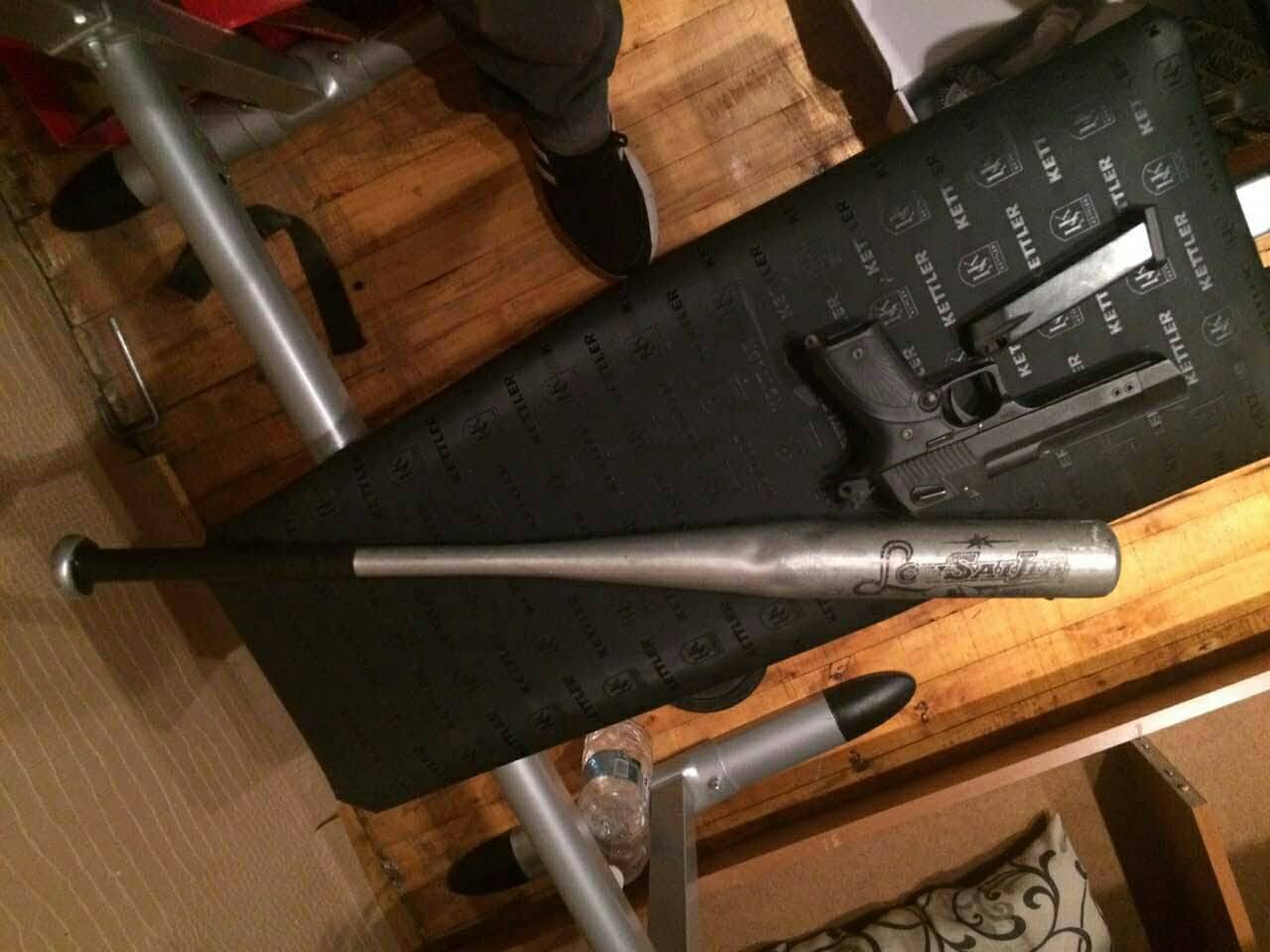 Квиц и мутрите му изнасилвали с тръби (обзор)