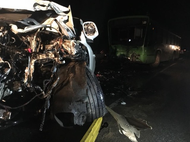 Джип се вряза челно в автобус на градския транспорт в София