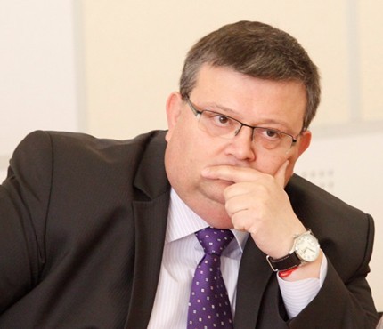 Цацаров: Присъдата за шведа, ритнал камериерка, е унижение за пострадалата и за българското правосъдие