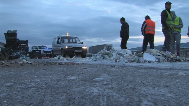 Мляко се изля след бирата на магистрала "Струма"