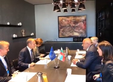 Борисов и Туск на български: - Как си, Доналд? - Благодаря!