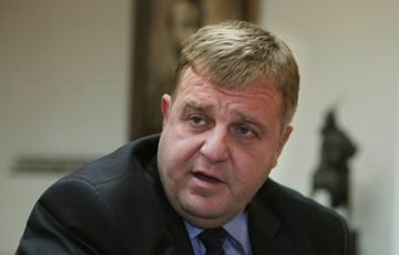 Каракачанов е за закриване на Комисията по досиетата