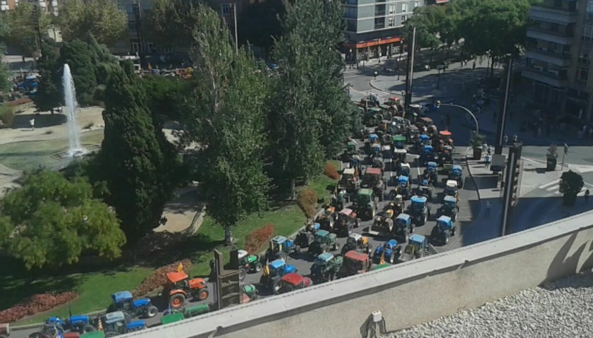 Поддръжници на независимостта на Каталуния окупираха училища в Барселона