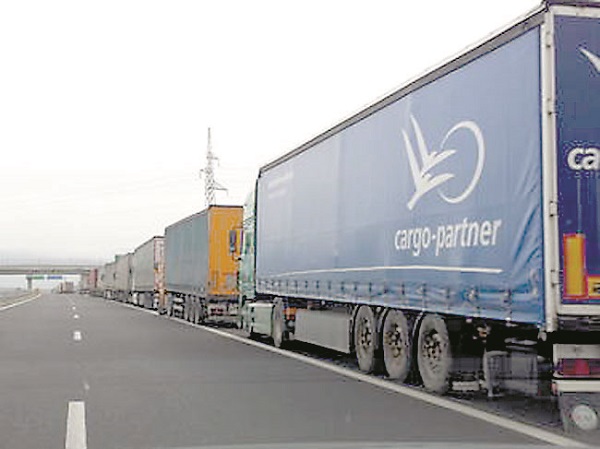 5 километра колона от тирове на ГКПП "Капитан Андреево"