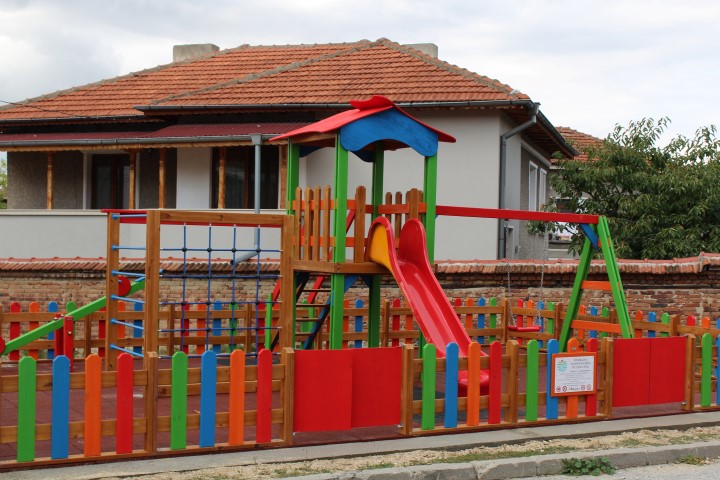 Откриха нова многофункционална детска площадка в Панагюрище