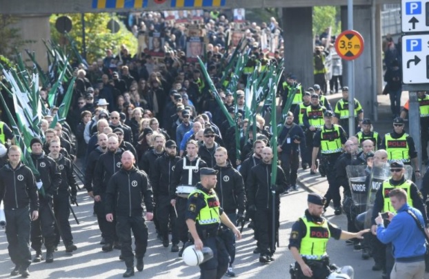 Стотици неонацисти проведоха марш по улиците на Гьотеборг