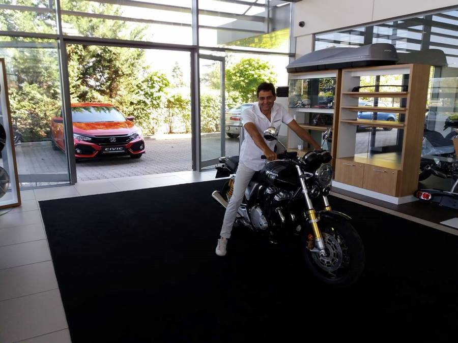 Медик събра армия от мотоциклети Honda