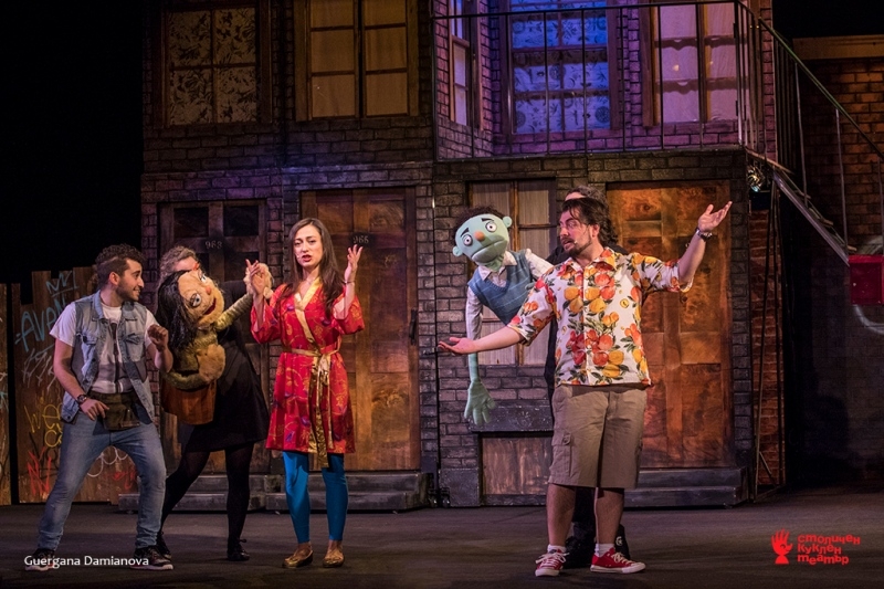 Представят бродуейския мюзикъл„АВЕНЮ Q“