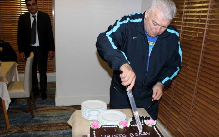 Христо Бонев дари 75 кашона със закуски на клиники в УМБАЛ „Свети Георги“ в Пловдив