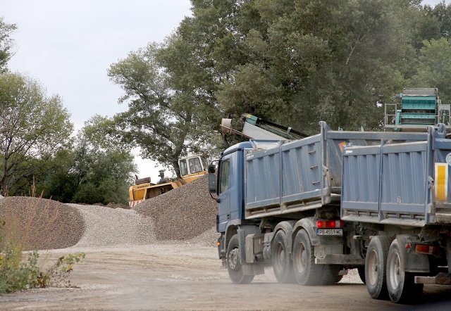РИОСВ-Пловдив и Басейнова дирекция проверяват повторно кариера край депото за утайки в Катуница