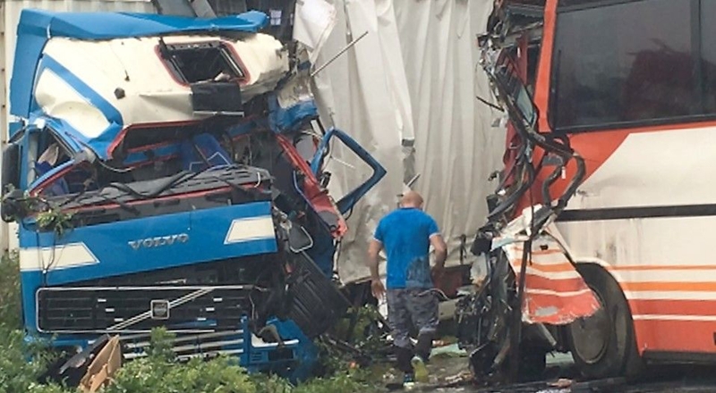 Прокуратурата обжалва условна присъда на турски тираджия, помел автобус с пътници