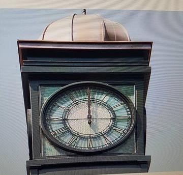 Вдигат часовникова кула в центъра на Девня