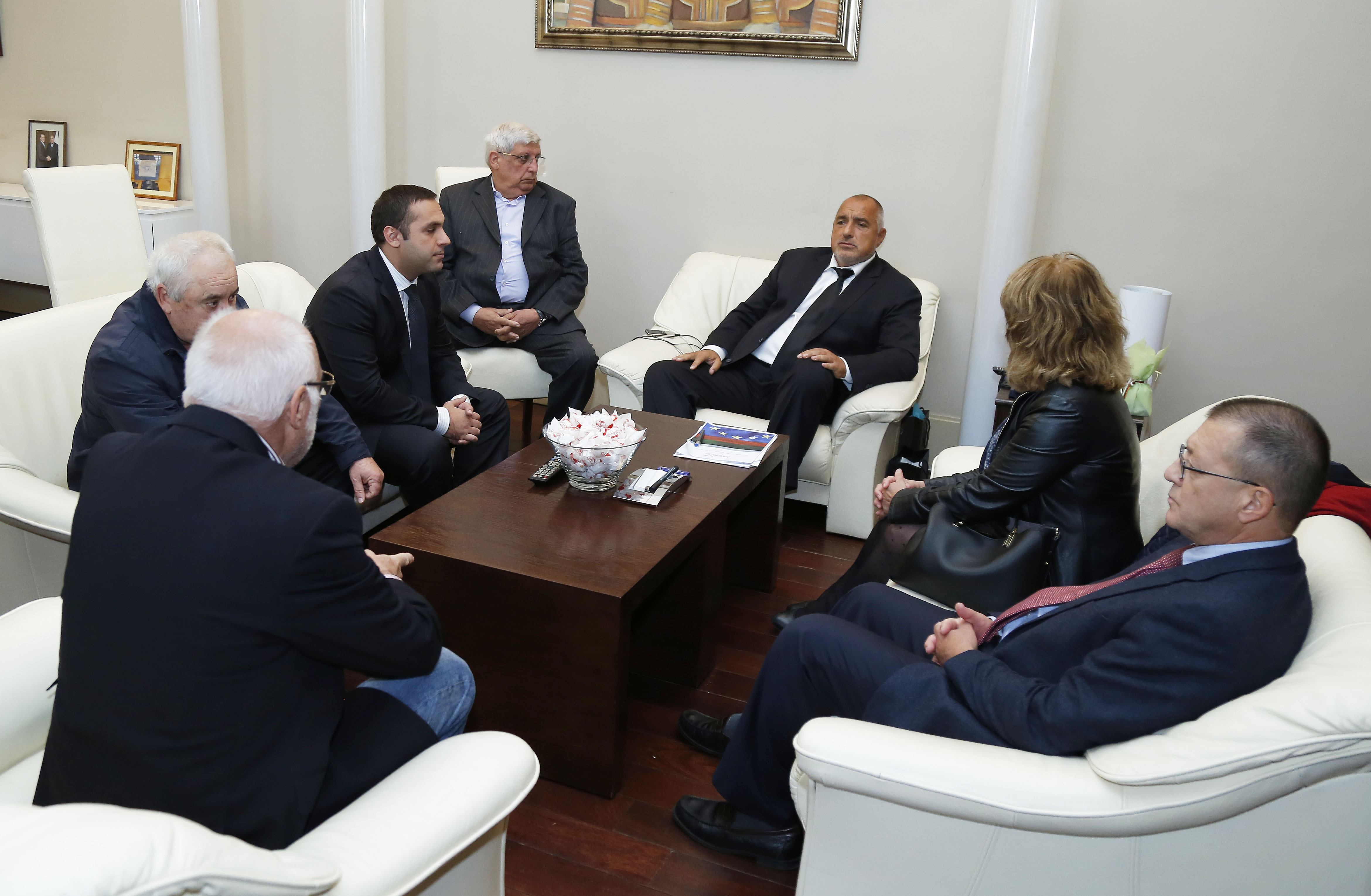 Ръководството на "Емко" и Министерство на икономиката започват преговори