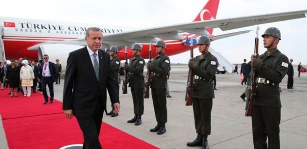 Ердоган пристигна в Сърбия с 50 бодигарда