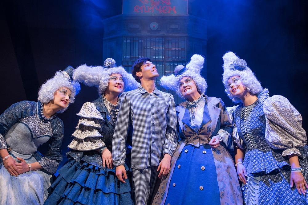 "Сцена фамилия" привлича ученици на театър и опера