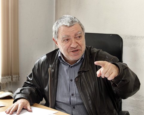 Проф. Михаил Константинов пред „Труд”: Политическата класа реже клона,  на който седи