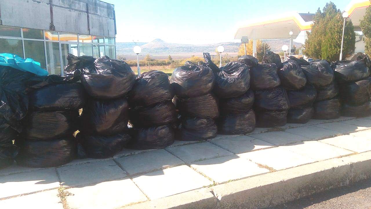 Иззеха 400 кг. тютюн от тайник на хладилен камион (снимки и видео)