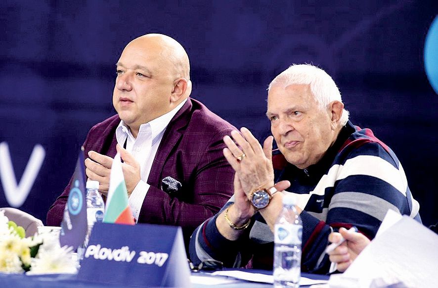 Иван Цонов бие пред погледа на министъра на световното по борба