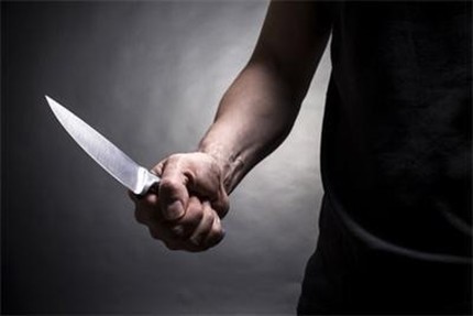 9 години затвор за мъж, опитал да убие пастрока си с кухненски нож