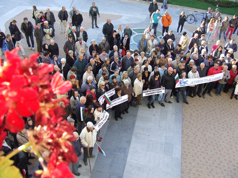 Протест пред общината намали имотния данък в Сливен