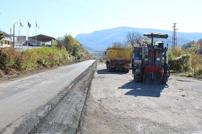 Започна ремонт на пътя  Ябланица – Гложене