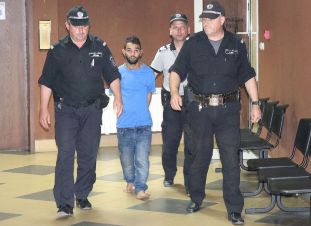 Прокуратурата внесе обвинителен акт срещу 20-годишен циганин за отцеубийство в Столипиново